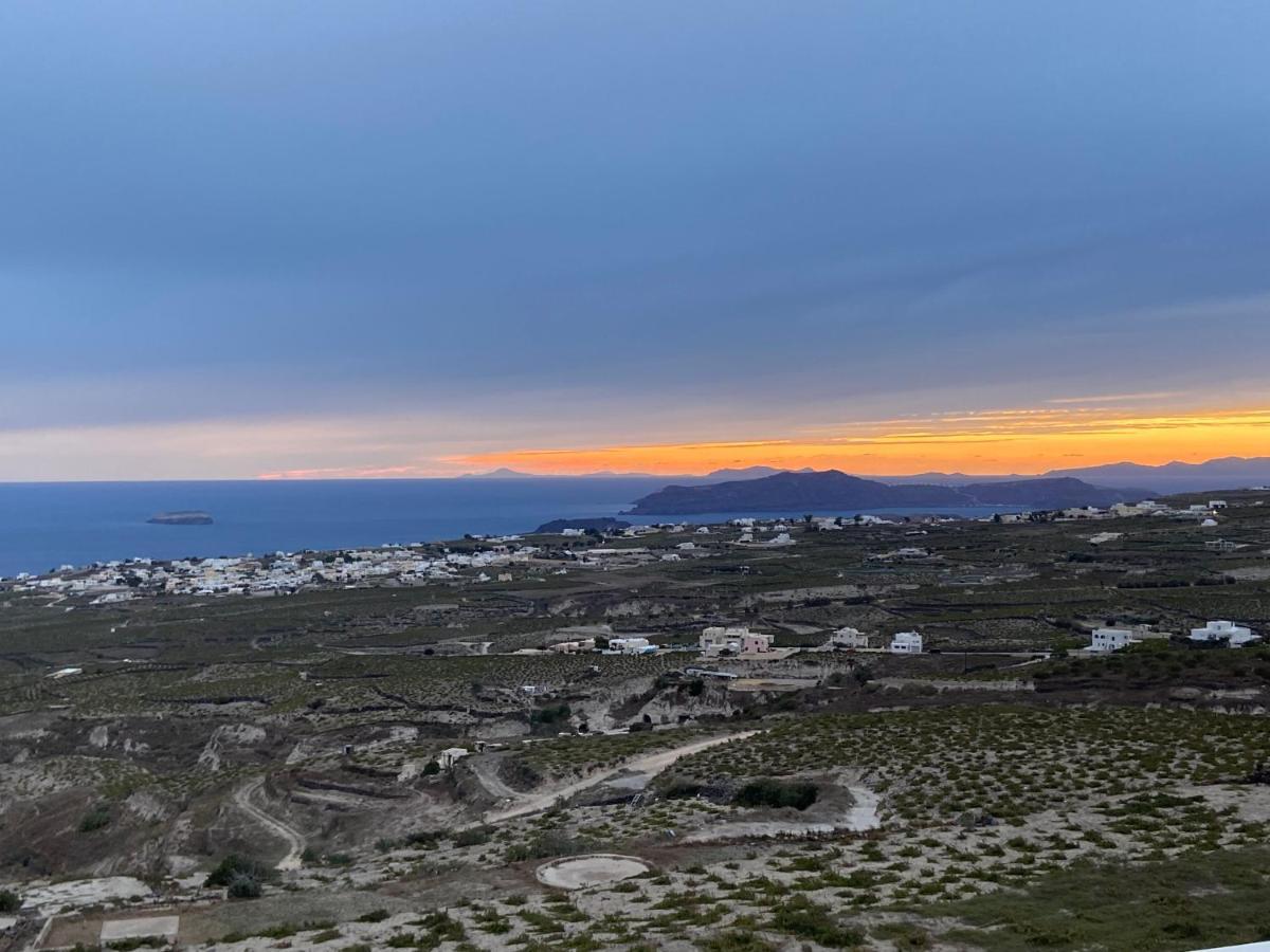Ena Santorini Pýrgos