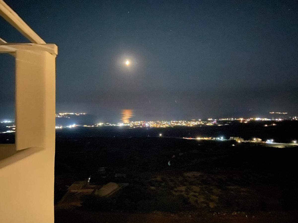 Ena Santorini בית נופש *